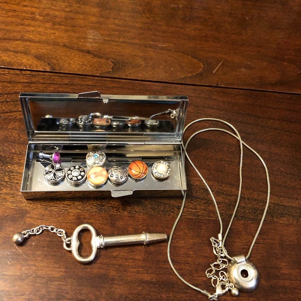 Lotti Dotties magnetic jewelry.